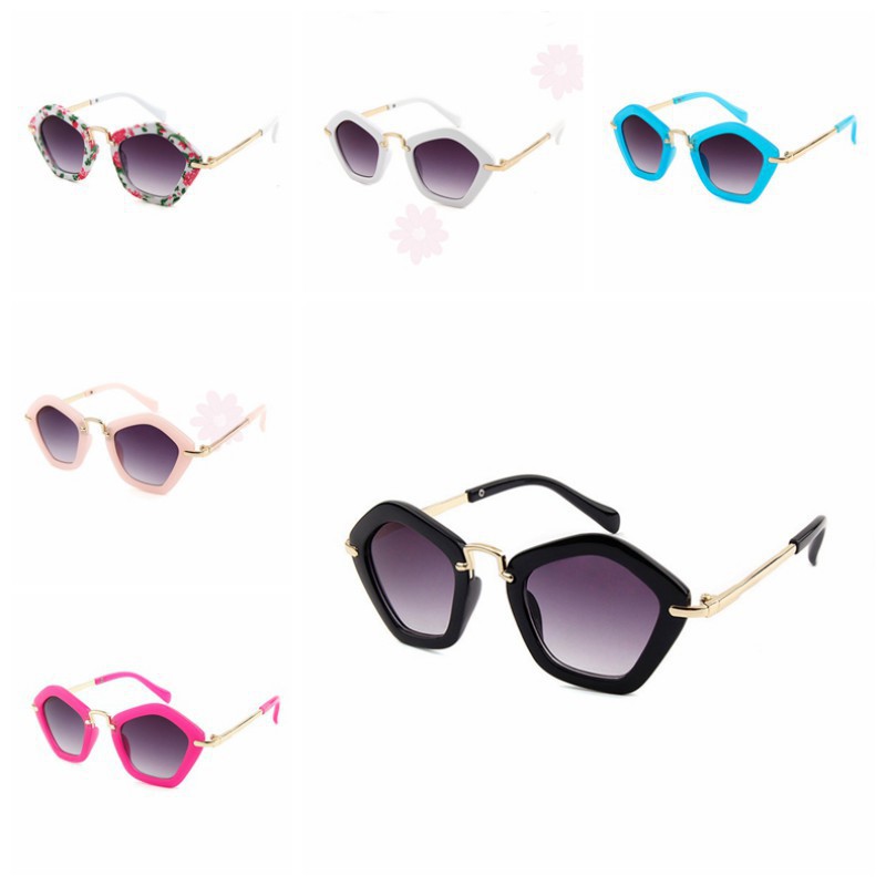 Kính mát chống tia UV 400 gọng ngũ giác sành điệu cho bé