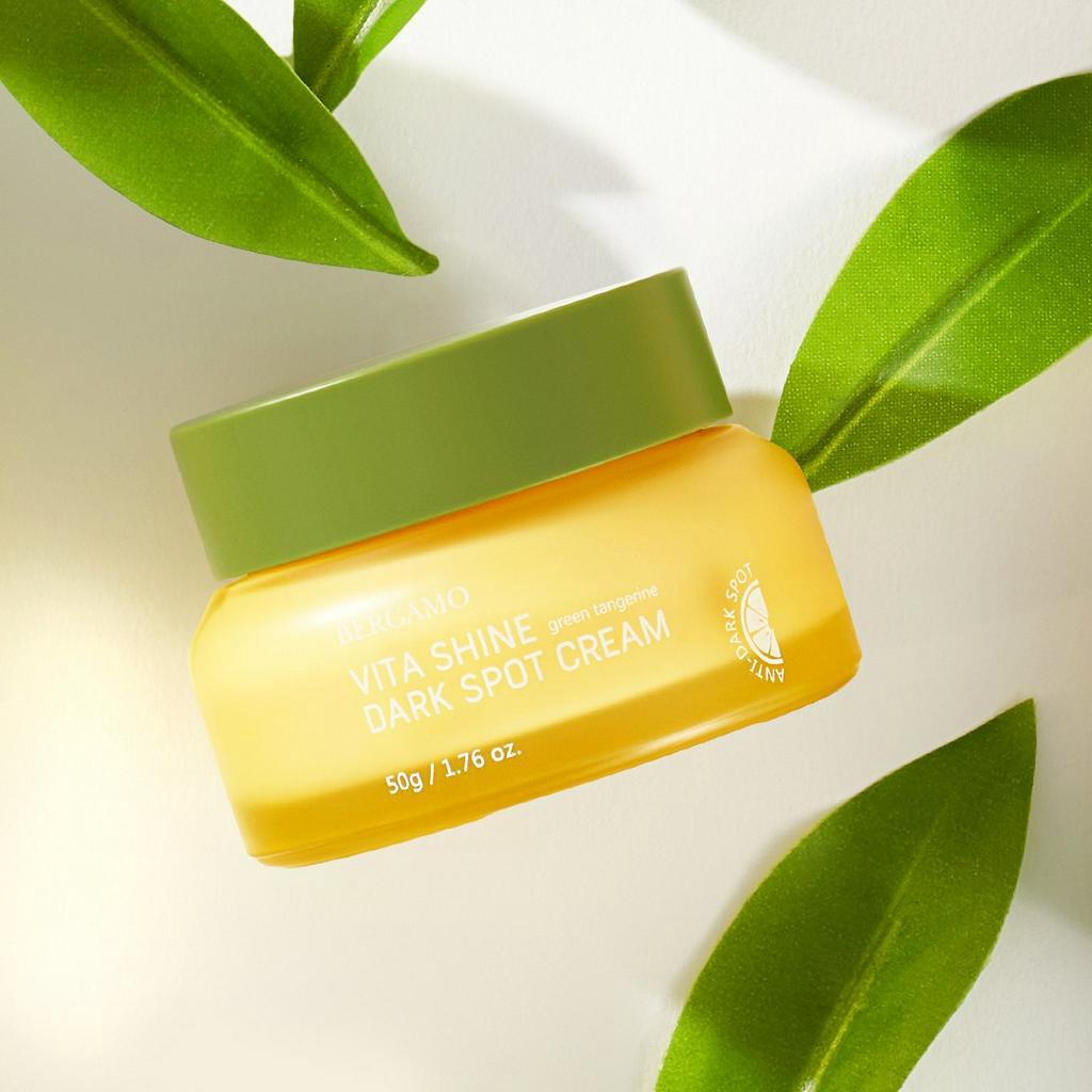 Kem dưỡng chiết xuất quýt xanh làm mờ thâm nám Bergamo Vita Shine Dark Spot Cream 50g