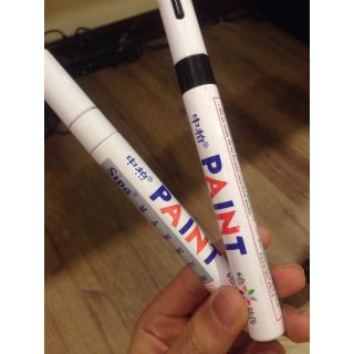 Bút vẽ lên giày quần áo