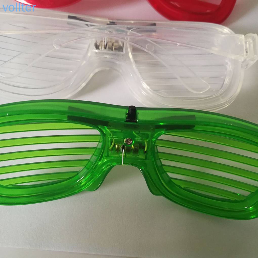 Mắt kính có đèn LED chiếu sáng độc đáo ngộ nghĩnh