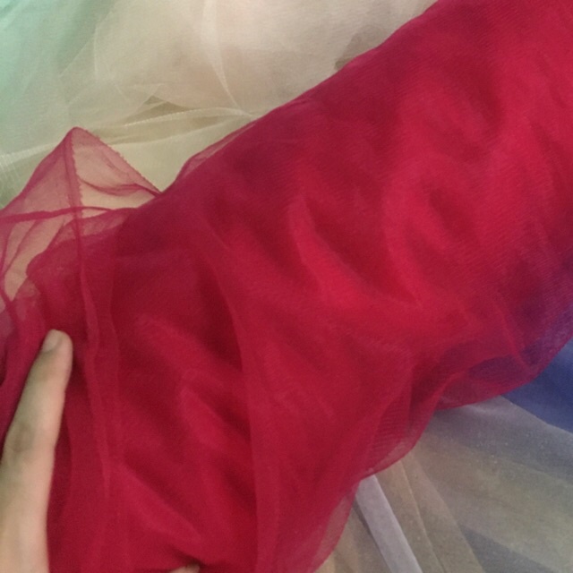 Vải lưới màu đỏ đô chất mềm (1m dài x 1,7m rộng)