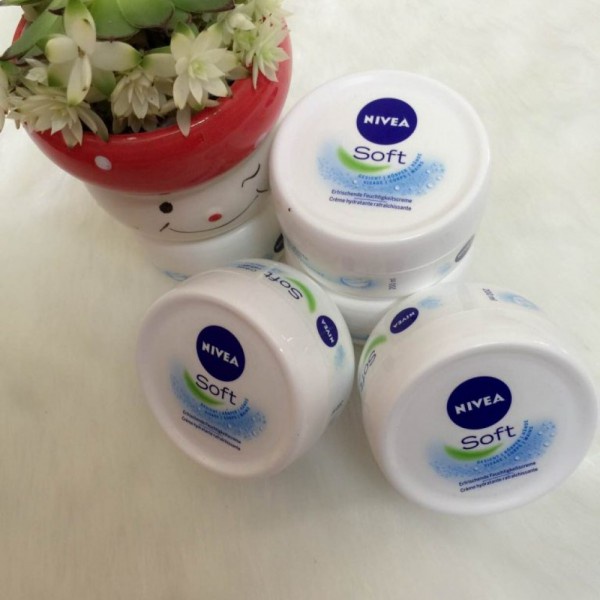 Kem dưỡng ẩm, làm mềm da, dùng cho cả mặt và body Nivea Soft Đức - Hũ 200ml