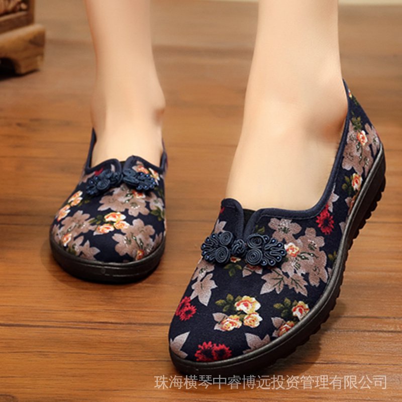 Giày Lười Vải Thêu Họa Tiết Dân Tộc Bắc Kinh Cổ Điển Cho Nữ Trung Niên