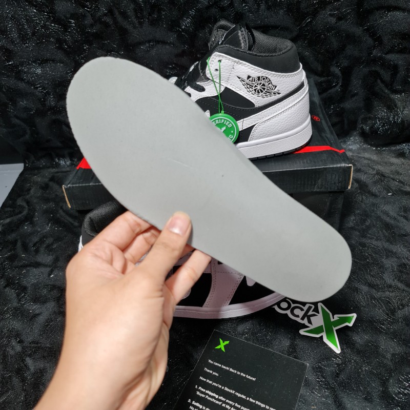 [Ảnh Thật + Video] Giày Jordan 1 Mid Black White || Giày sneakers Jordan 1 Cổ Trung Đen Trắng | BigBuy360 - bigbuy360.vn