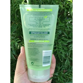 Sữa rửa mặt Simple da nhờn mụn