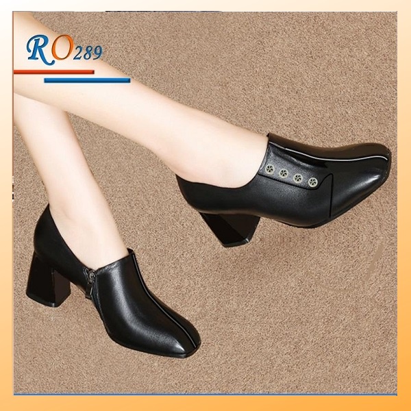 Giày boot nữ cổ thấp 5 phân hai màu đen kem hàng hiệu rosata ro289