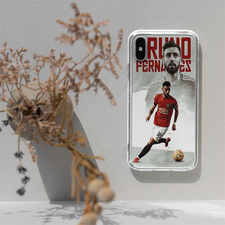 Ốp lưng Bruno Fernandes dắt bóng CLB Manchester United cho Iphone 5 6 7 8 Plus 11 12 Pro Max X Xr FOO20210191
