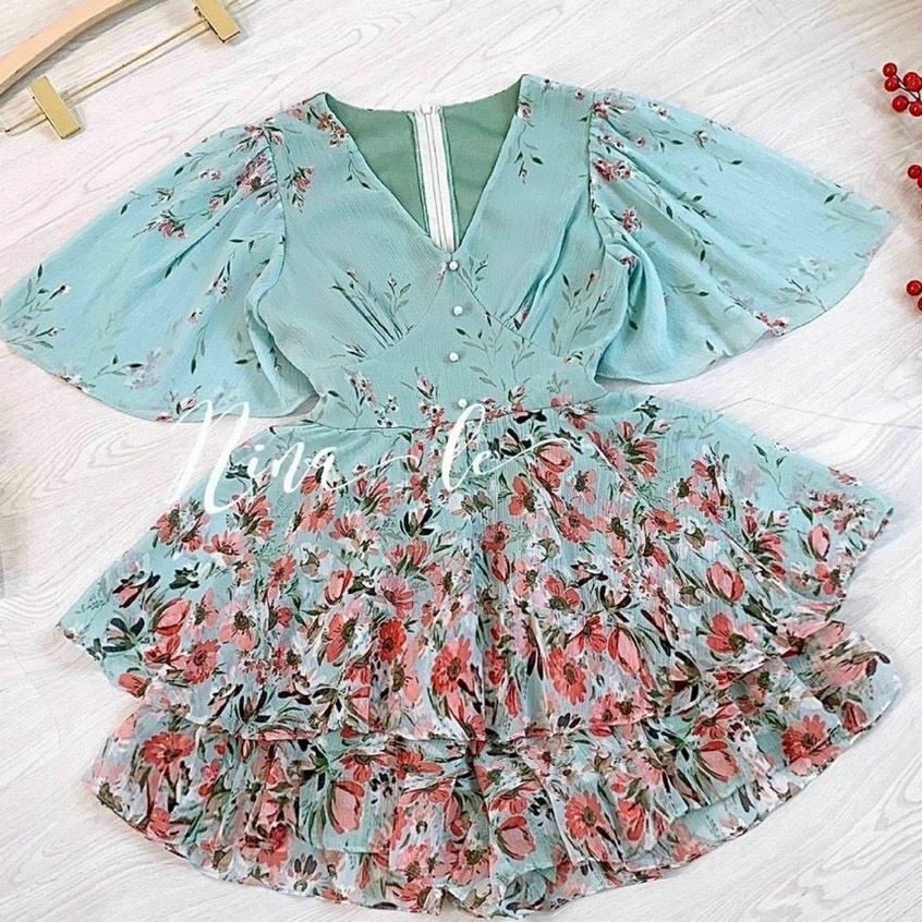 Đầm lụa hoa tay bồng, cổ v đính cườm, xếp tầng điệu đà cho nàng bung lụa dạo phố