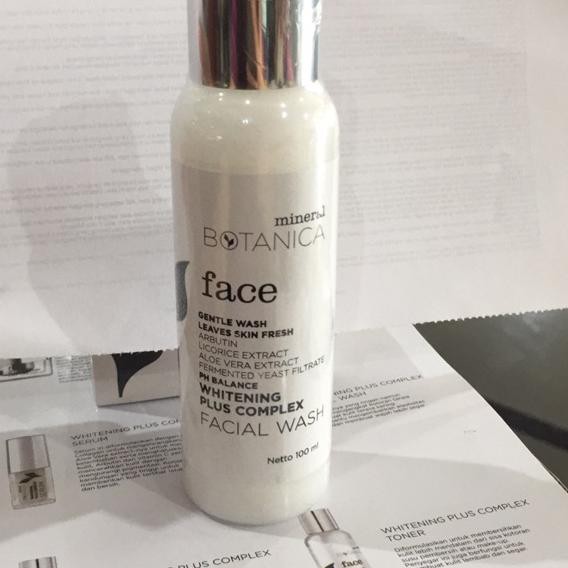 Sữa Rửa Mặt Chiết Xuất Thực Vật Biển Làm Trắng Plus | BigBuy360 - bigbuy360.vn