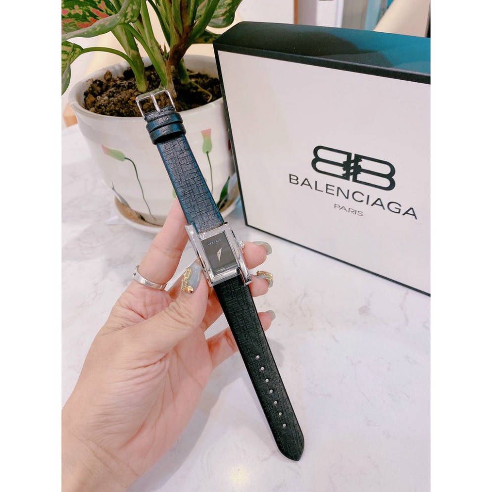 Đồng hồ nữ versace dây da, mặt vuông, bảo hành 24 tháng