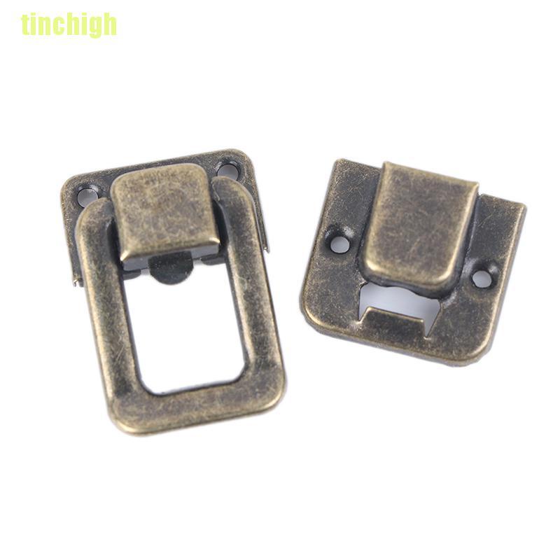 Khóa gắn hộp quà cao cấp phong cách hoài cổ