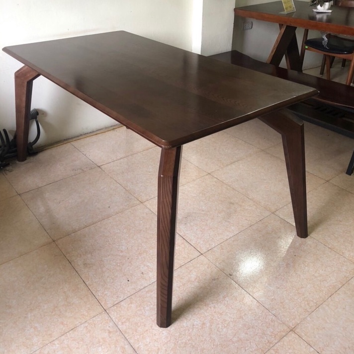 Bàn ăn chân nhện mặt gỗ