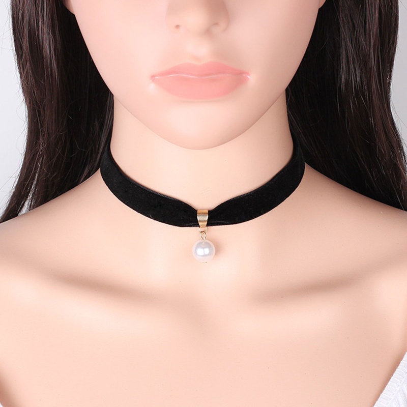 Vòng Cổ Choker Dây Nhung Đen Đính Ngọc Trai Dành Cho Nữ