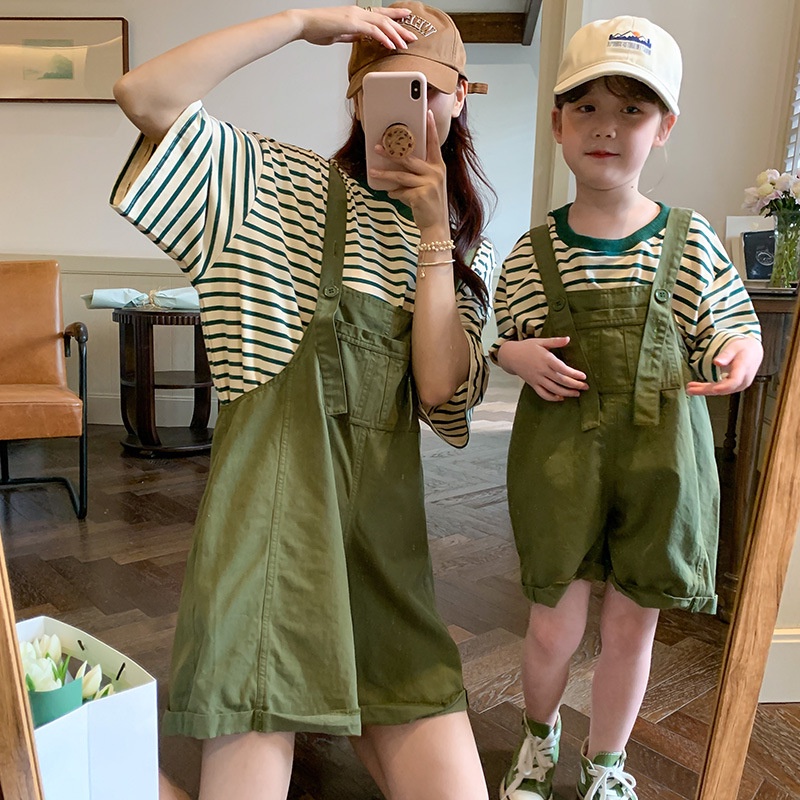 Set Đồ 2 Món Gồm Áo Sơ Mi Kẻ Sọc + Váy Yếm Jean Thời Trang Hàn Quốc Cho Mẹ Và Bé