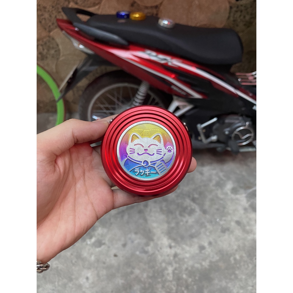 Chụp nắp bình xăng nhôm CNC Các Màu Tặng Kèm Mèo Thần Tài Titan