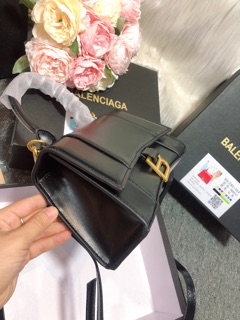 Túi chữ B tag vàng size 19 fullbox