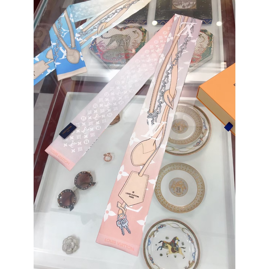 Khăn Choàng Cổ / Túi Xách Vải Lụa Dài In Chữ Màu Gradient Thời Trang Cho Nữ