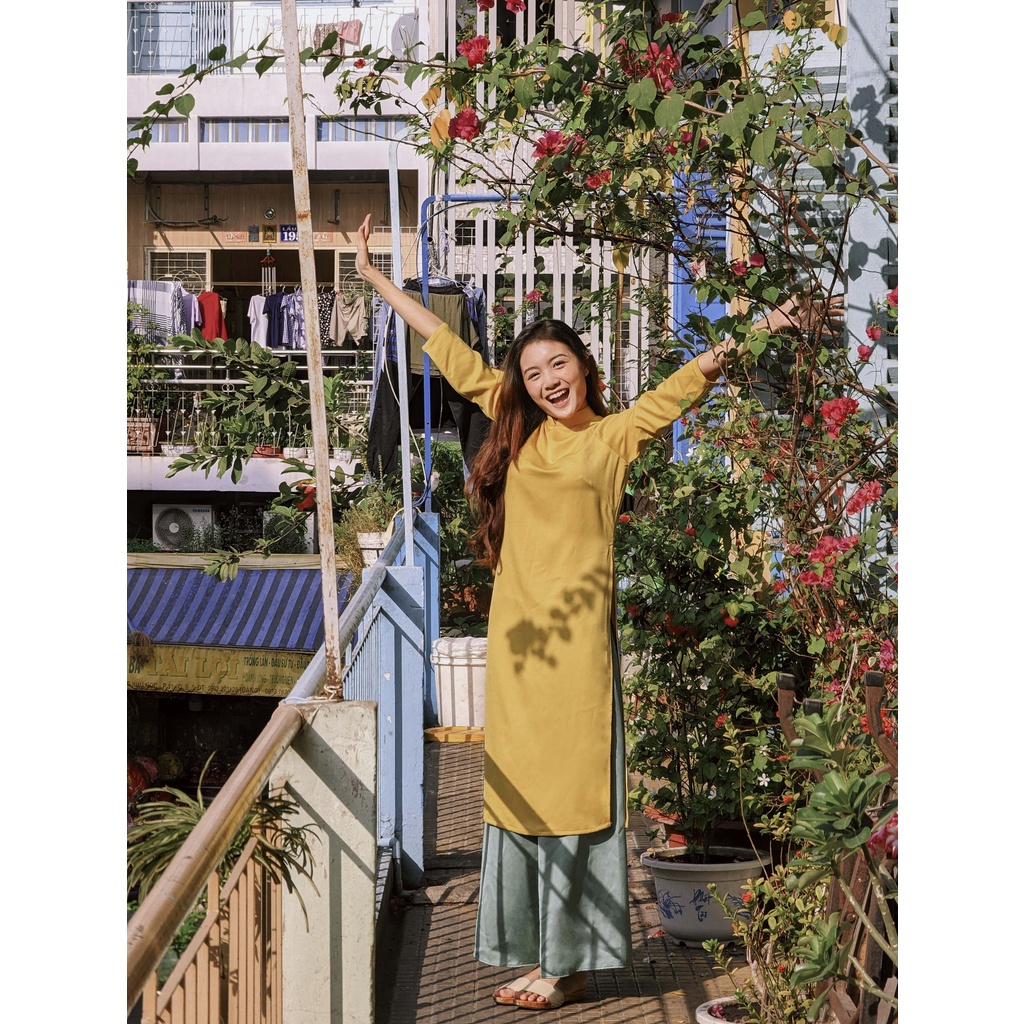 Set Áo dài Rosemary Lụa Tây thi Vàng nhạt