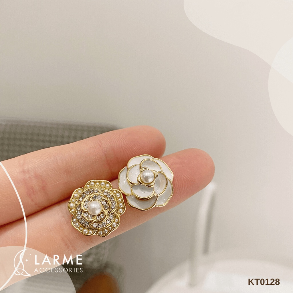 Khuyên tai, bông tai hoa lệch trắng đen Larme Accessories - KT0128