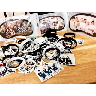 Vòng tay BTS có chữ kí của tất cả các thành viên