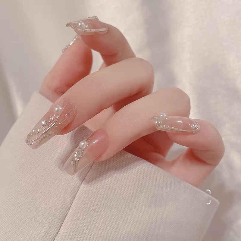 Nail box thiết kế vẽ viền tráng gương đính ngọc sang chảnh