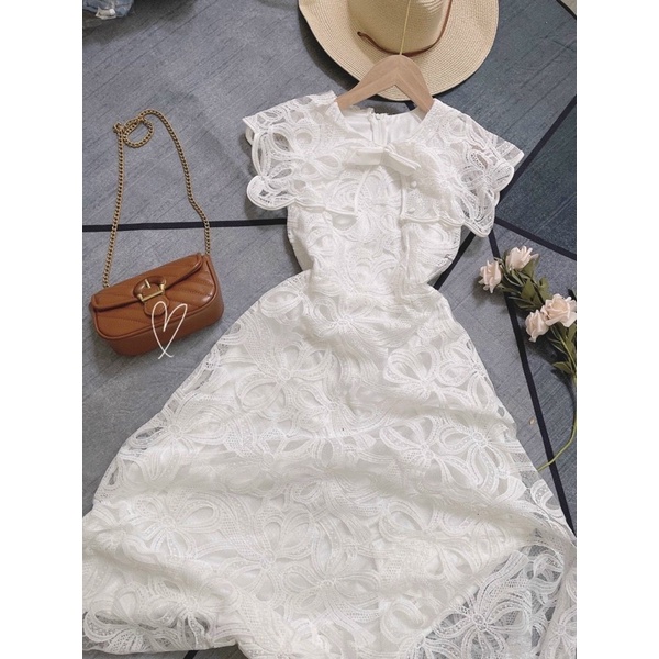 ĐẦM MIDI TRẮNG CỔ REN TO HOA NỔI GẮN NƠ