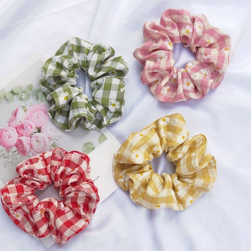 [Mã FAGOGO giảm 12% đơn 99K] [TREN MỚI] Dây buộc tóc Scrunchies caro hoa cúc | BigBuy360 - bigbuy360.vn