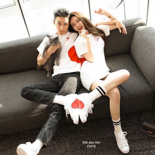 Áo đôi nha mọi người ơi Nhà em luôn cập nhập những mẫu hot hiện nay thôi ạ :)))) Các bạn ủng hộ sp nhà e nha. E cảm ơn ạ