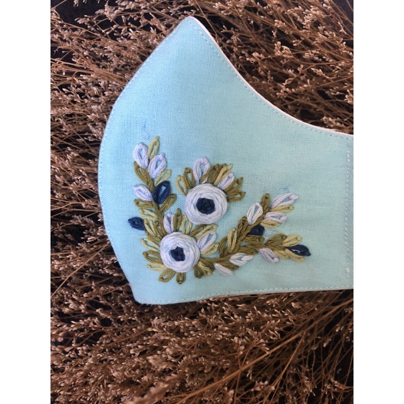 Khẩu trang thêu handmade