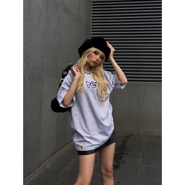 LOCAL BRAND REE - ÁO THUN VẨY SƠN THỦ CÔNG MÀU XÁM - LOGO THÊU