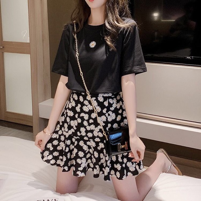 ( có sẵn)  Váy hoa nữ màu đen váy ngắn một chữ 2020 xuân hè mới nhỏ hoa cúc lá sen eo cao váy hoang | BigBuy360 - bigbuy360.vn