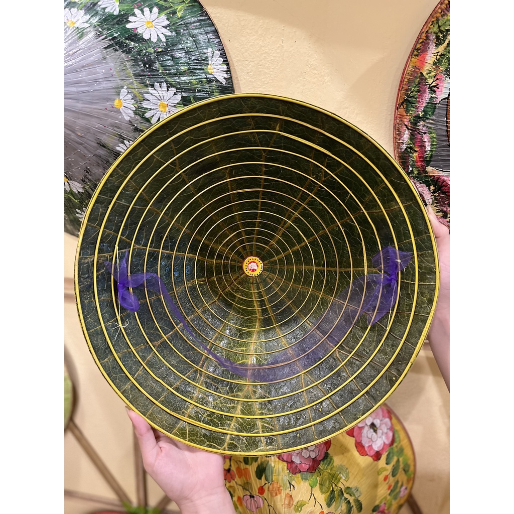 Nón lá sen xứ Huế