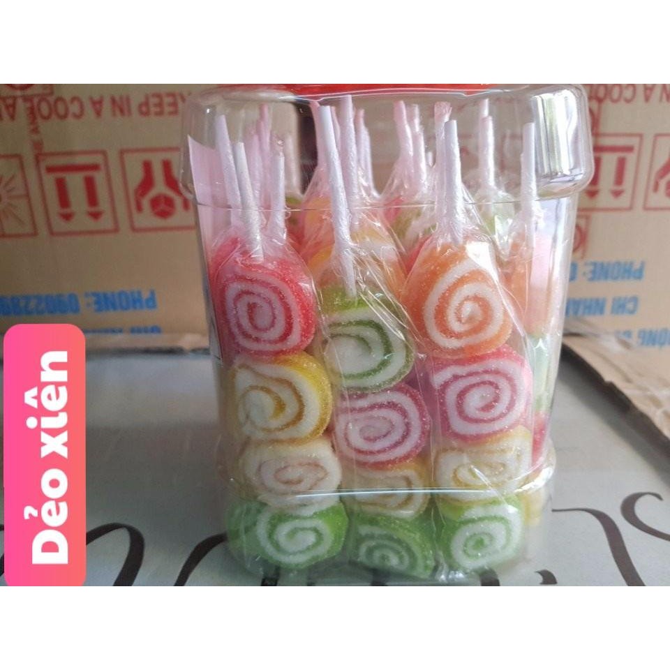 Kẹo dẻo xiên que hình tròn 4 bánh -hủ 30 que