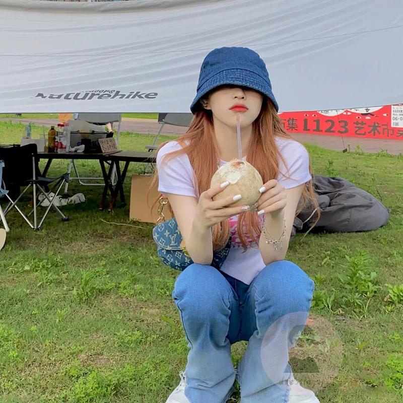 Áo Thun Ngắn Tay Cổ Tròn In Họa Tiết Cổ Điển Cá Tính Cho Nữ