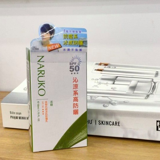 Kem Chống Nắng Naruko Tea Tree Refresh Cooling Sunscreen SPF50+++