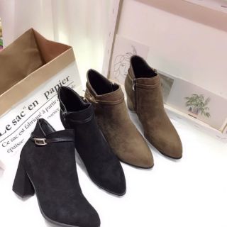 Boot cổ ngắn chữ V