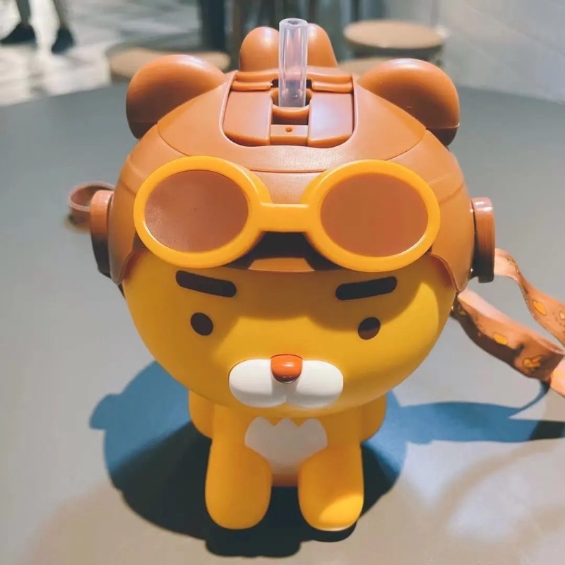 Bình nước gấu Ryan Kakao Friends 500ml kèm ống hút và dây đeo