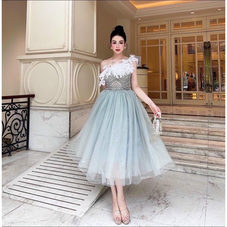 váy lệch vai kết cườm đá dự tiệc.có 2 màu xám, trắng