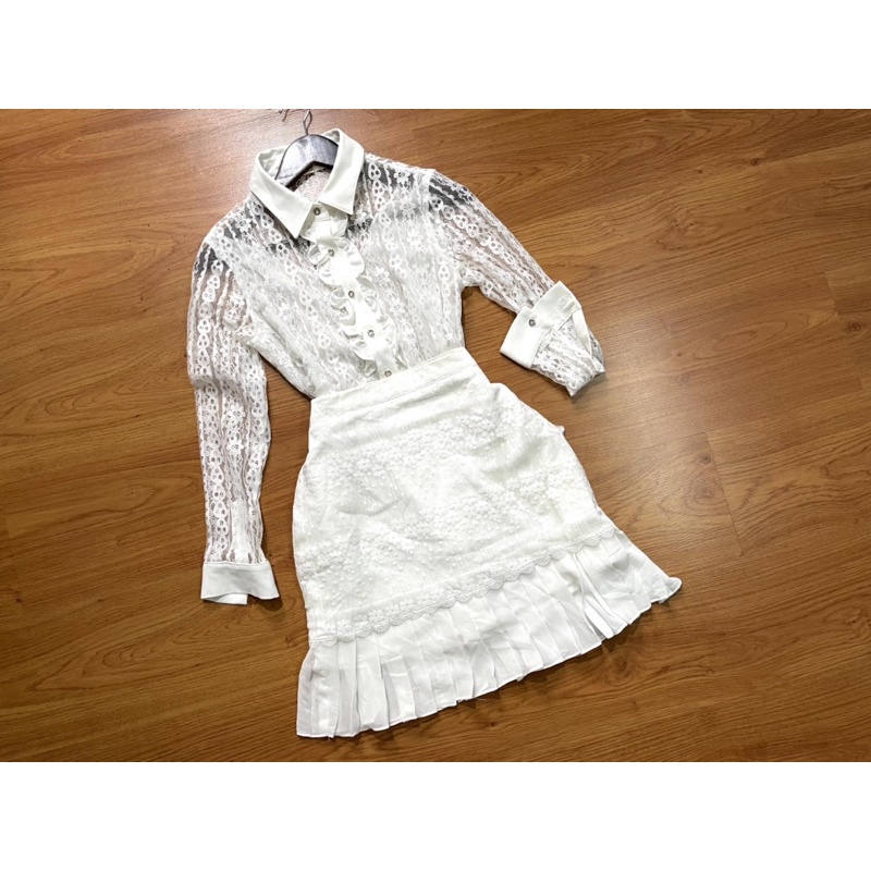 Chân váy trắng có lớp quần bên trong hãng Seven am size L