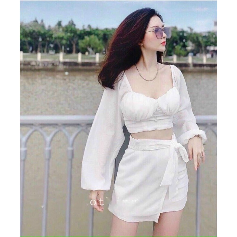 Set crop trắng nút bọc + chân váy thắt dây eo