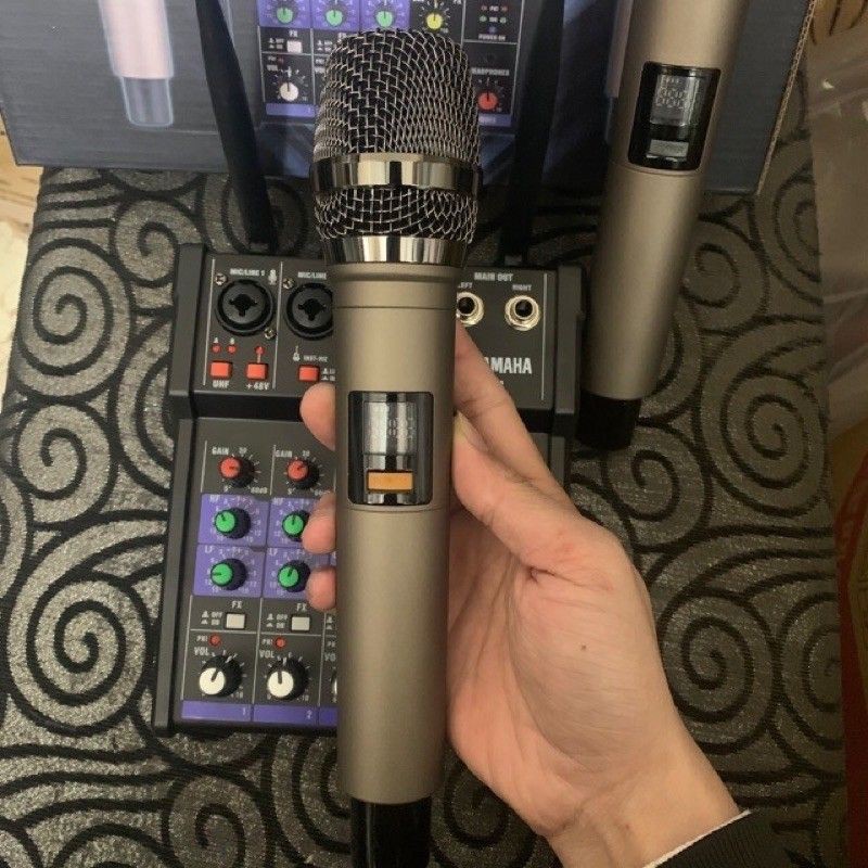 Bộ vang KTS hát Karaoke bằng loa trên ô tô - gồm 2 micro không dây - hỗ trợ hát live Stream cực hay trên điện thoại