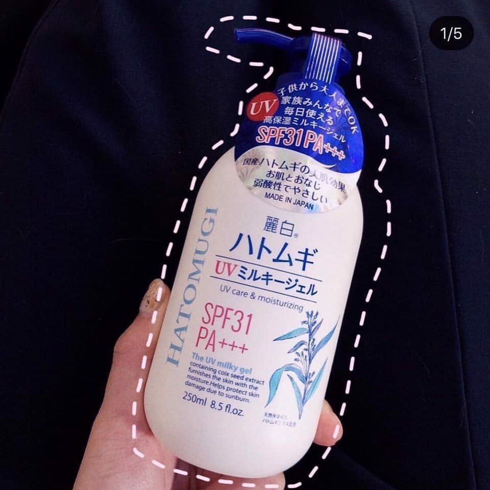 Sữa dưỡng thể Hatomugi dưỡng ẩm và nâng tông da SPF31+ chai 250ml