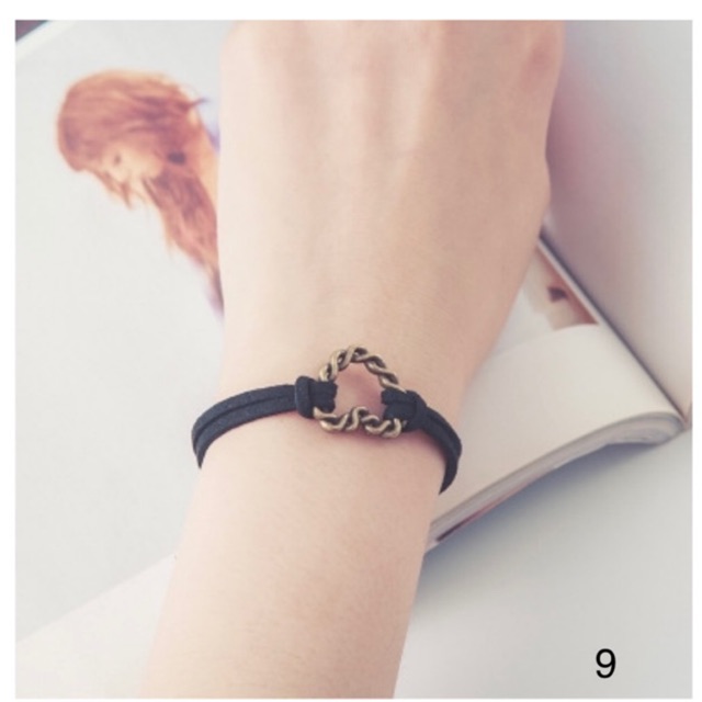 Vòng tay nữ ngẫu nhiên