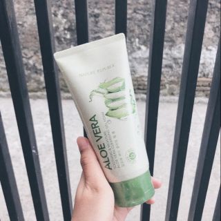  Sữa rửa mặt Nature Republic Aloe vera Soothing Gel Cleansing Foam