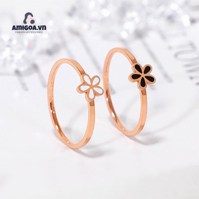 Nhẫn Khắc Hình Hoa Cúc Nhỏ Màu Trắng Đen Thời Trang Hàn Quốc