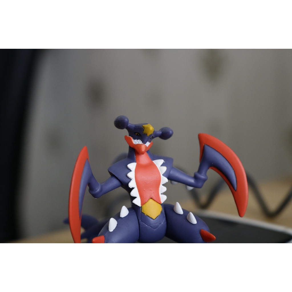 Mô hình pokemon Mega Garchomp Takara Tomy