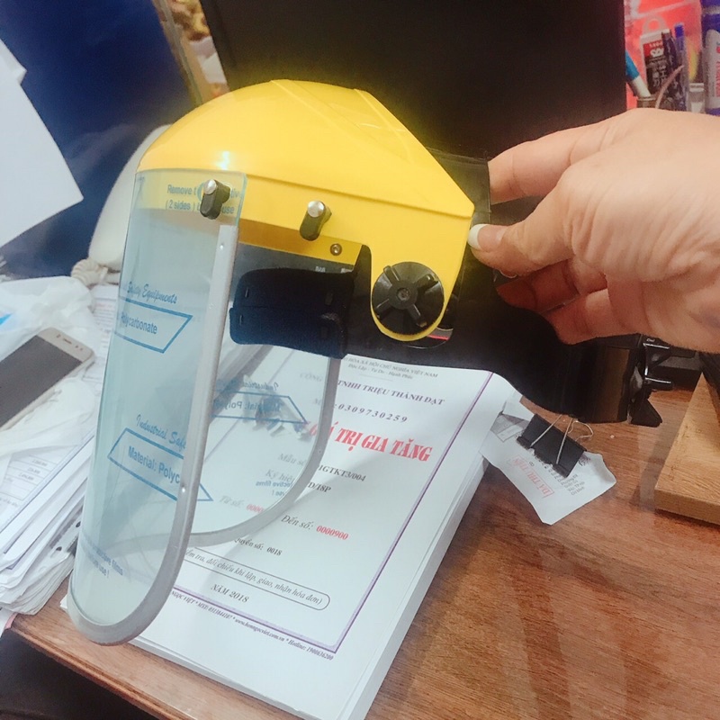 TẤM KÍNH CHE MẶT CHỐNG GIỌT BẮN