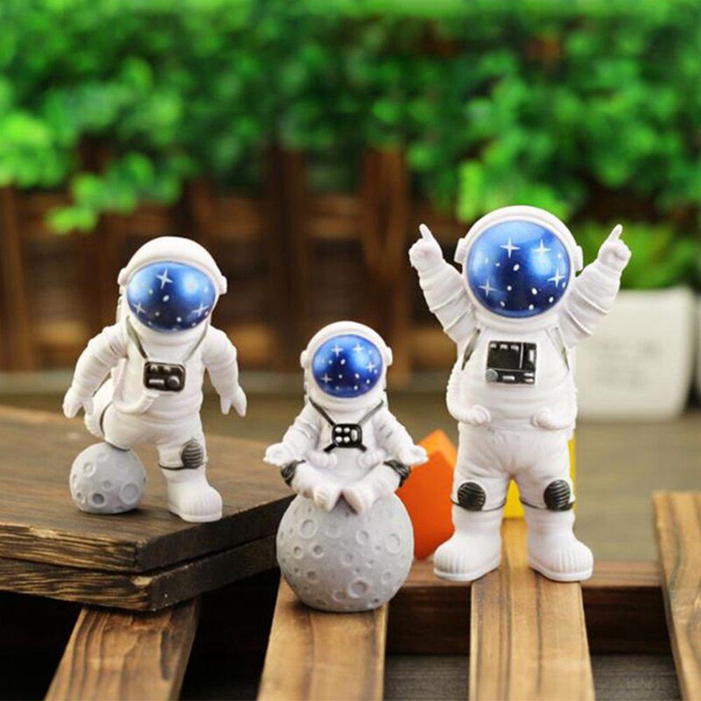 Mô Hình Phi Hành Gia Mặt Trăng Mini Bằng Nhựa Resin Để Bàn Trang Trí