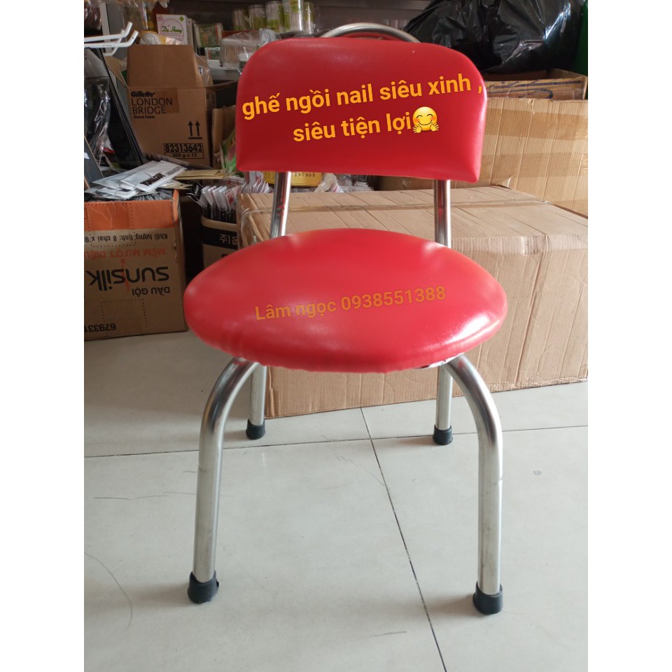 Ghế ngồi nail làm móng, chân ghế chắc chắn.