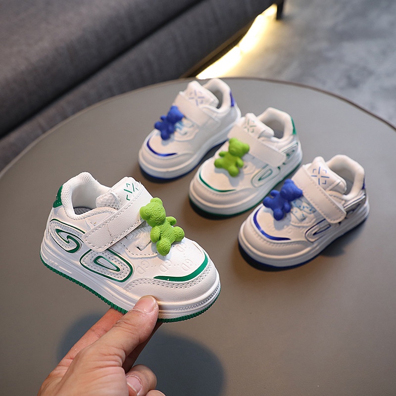 Giày tập đi, giày thể thao cho bé from chuẩn lên chân cực xinh hàng quảng châu.